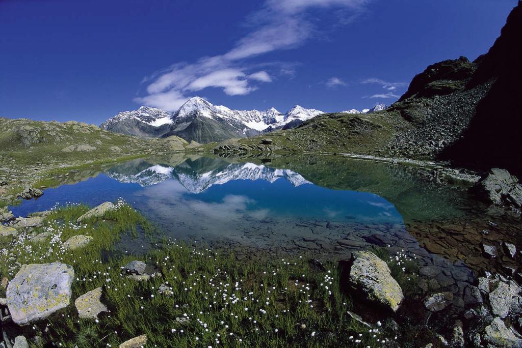 Hochalpines Weitwandern am Ötztal Trek in Tirol - der Wannenkarsee (c) Ötztal Tourismus