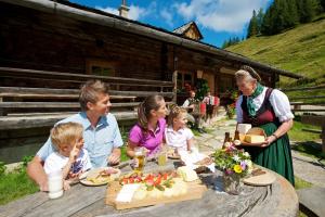 Weitwandern & Wandern Salzburger Almenweg Tipp Ernährung (c) TVB Grossarltal - Raffalt