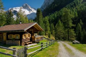 Berghütte Dolomiten 2 © unspalsh